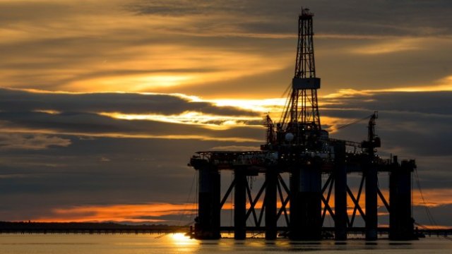 Ураганът Лора застрашава петролния бизнес на САЩ - Част 1