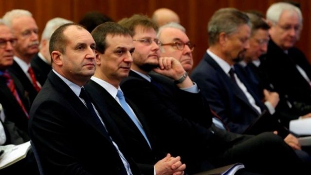 <p>
	Българската делегация в Германия. <em>Снимка: Министерство на икономиката</em></p>
