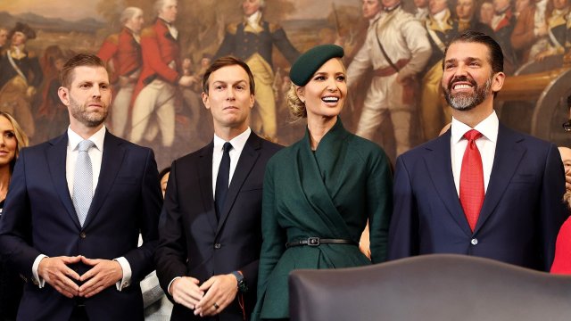 Ерик Тръмп, Джаред Къшнър, Иванка Тръмп и Доналд Тръмп-младши на церемонията по встъпване в длъжност на Доналд Тръмп като президент на САЩ. Снимка: БГНЕС/EPA/CHIP SOMODEVILLA / POOL