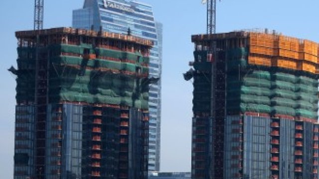 <p>
	Предлагането на жилища в САЩ няма да успее да отговори на търсенето и тази година.&nbsp;<em>Снимка: Архив Ройтерс</em></p>
