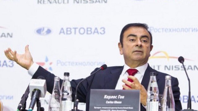 <p>
	Карлос Госн обяснява в Москва целите пред смесеното дружество. <em>Снимка: Renault-Nissan</em></p>
