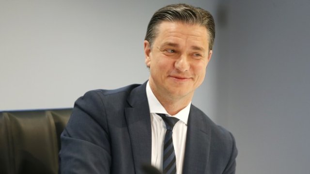 <p>
	Финансовият директор на Porsche Луц Мешке. <em>Снимка: Ройтерс</em></p>
