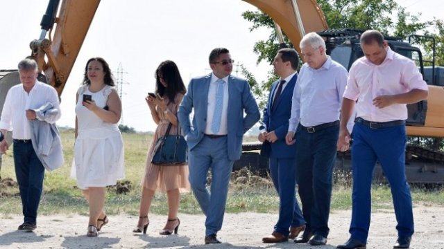 <p>
	<em>Николай Нанков даде официално старт на ремонта на пътя Пловдив-Асеновград. Ремонтът се финансира от ОП &quot;Региони в растеж&quot; с 24,7 млн. лева.&nbsp;</em><em>Снимка: БТА</em></p>
