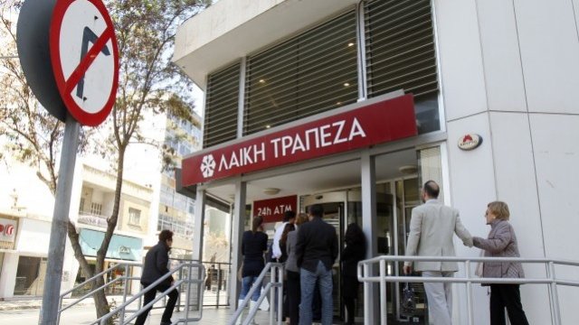 <p>
	Банките в Кипър пострадаха сериозно при кризата от 2013 г., но все пак бяха спасени с помощта на Тройката.&nbsp;<em>Снимка: Ройтерс</em></p>
