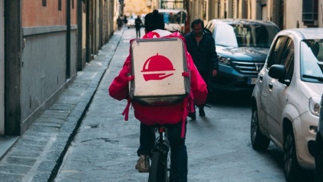 Защо новите регулации за доставка на храна ще затруднят бизнеса?