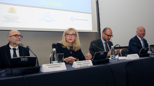 <p>
	Петя Аврамова по време на днешния форум. <em>Снимка: БТА</em></p>
