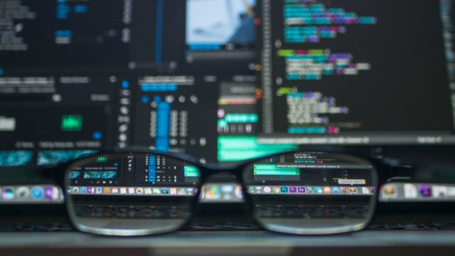 <p>
	<em><span style="caret-color: rgb(0, 0, 0); color: rgb(0, 0, 0);">Снимка:&nbsp;<a href="https://unsplash.com/@ikukevk?utm_source=unsplash&amp;utm_medium=referral&amp;utm_content=creditCopyText">Kevin Ku</a>&nbsp;on&nbsp;<a href="https://unsplash.com/s/photos/hacker?utm_source=unsplash&amp;utm_medium=referral&amp;utm_content=creditCopyText">Un