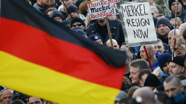<p>
	Поддръжници на антимигрантското движение Pegida се събраха на 9 ануари 2016 г. на демонстрация в отговор на масовите нападения над жени в навечерието на Нова година в германския град Кьолн. <em>Снимка: Ройтерс</em></p>
