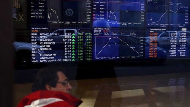 Водещият борсов индекс в Хонконг падна под 20 000 пункта