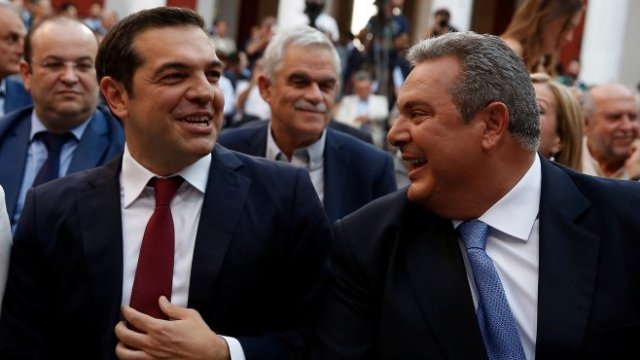 <p>
	Алексис Ципрас (вляво) и Панос Каменос (вдясно) <em>Снимка: Ройтерс</em></p>
