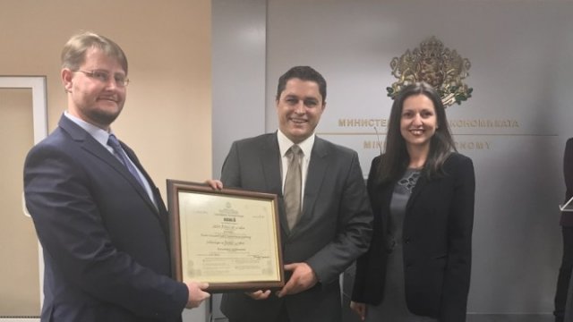 <p>
	ScaleFocus получи&nbsp;сертификат за инвестиция клас А от&nbsp;Българската агенция за инвестиции (БАИ). <em>Снимка: МИ</em></p>
