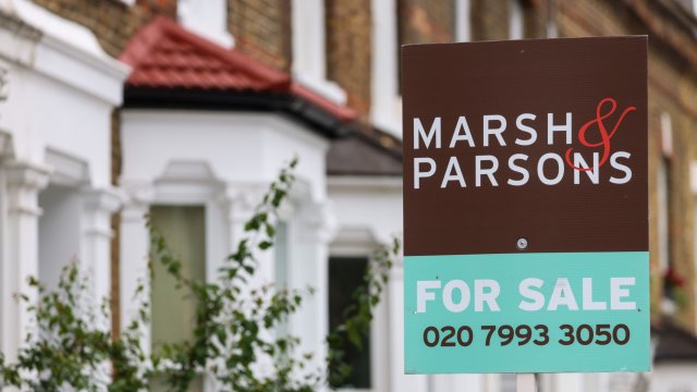 Малко под две трети от жилищата във Великобритания са обитавани от собственици. Снимка: Hollie Adams/Bloomberg