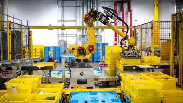 Склад на Amazon в Ийствил. Снимка: Watchara Phomicinda/MediaNews Group/The Press-Enterprise via Getty Images