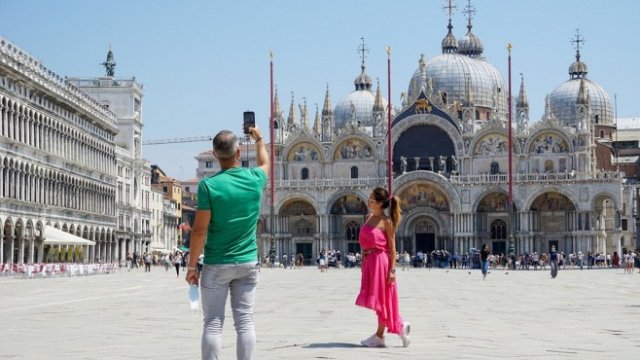 <p>
	<em>Снимка: Andrea Merola/Bloomberg</em></p>
<p>
	&nbsp;</p>
