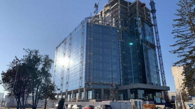 <p>
	Основният актив на ФНИБ АДСИЦ е строящата се сграда в София Тех Парк. <em>Снимка: markan.bg</em></p>
