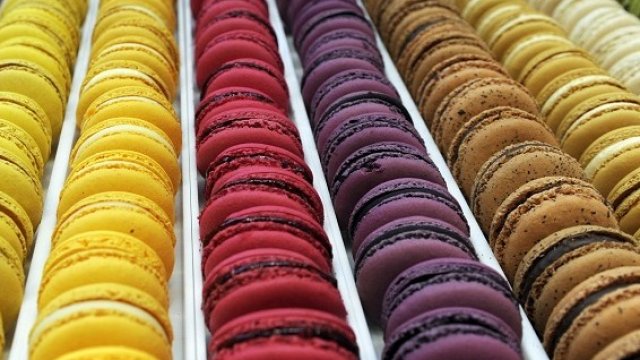 <p>
	Почти всеки втори българин консумира по няколко пъти седмично захар, сладкиши, шоколад, кекс, бисквити, вафли и напитки със захар. <em>Снимка: Ройтерс</em></p>
