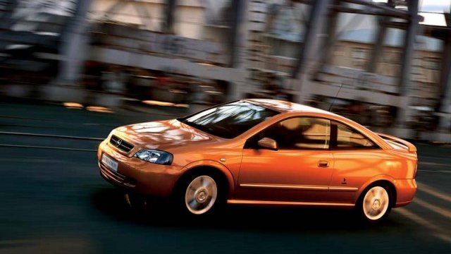 <p>
	Opel Astra Coupe е сред автомобилите с дизайн на италианското автомобилно ателие.<em> Снимка: Opel</em></p>
