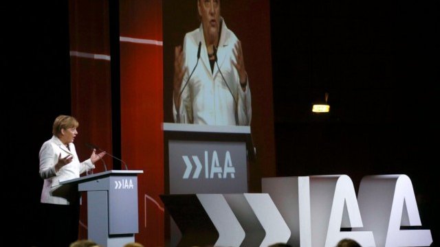 <p>
	Меркел:&nbsp;Където и да има възможности за отворен подход към хората и за предоставяне на шанс, аз ви насърчавам да правите това. <em>Снимка: Ройтерс</em></p>
