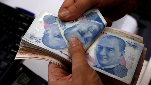 <p>
	Намаляването на доларизацията в икономиката на Турция крие рискове, смятат от &quot;Кофас&quot;. <em>Снимка: Ройтерс</em></p>
