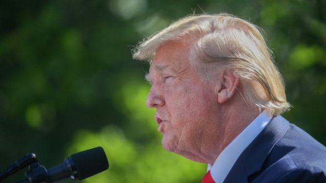 <p>
	Нормален лидер не би започнал борба със страна, голяма колкото Китай.&nbsp;<em>Снимка: Ройтерс</em></p>
