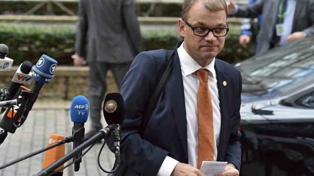 <p>
	Финландският премиер Юха Сипиля подкрепя идеята и казва, че основният доход ще опрости социалната система. <em>Снимка: Архив Ройтерс</em></p>
