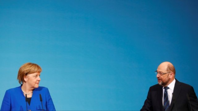 <p>
	<em>Ангела Меркел и&nbsp;</em><em>Мартин Шулц от Германската социалдемократическа партия.&nbsp;</em><em>Снимка: Ройтерс</em></p>
