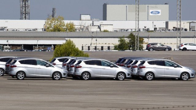 <p>
	Завод на Ford до Валенсия, Испания. <em>Снимка: Ройтерс</em></p>
