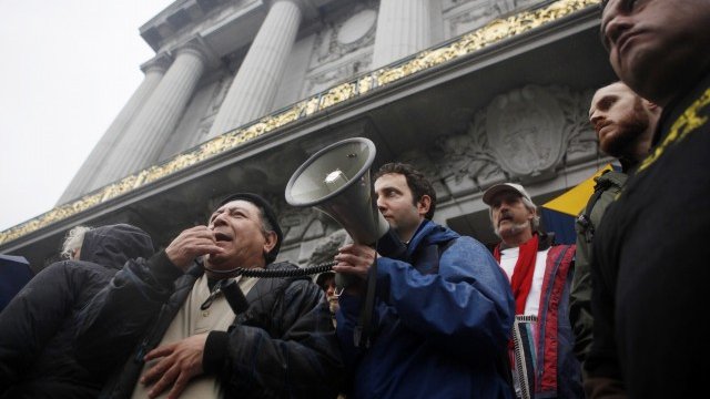 <p>
	Протест срещу банките в Сан Франциско. <em>Снимка: Ройтерс</em></p>
