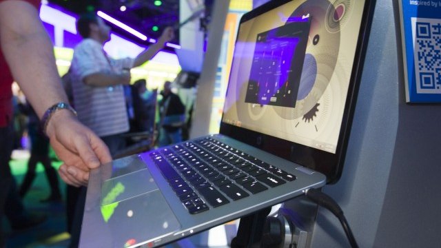 <p>
	<span style="color: rgb(51, 51, 51); font-family: Arial, Verdana, Arial; font-size: 11px; ">HP Envy 14 Spectre - един от примерите за ултрабуци. <em>Снимка: Ройтерс</em></span></p>
