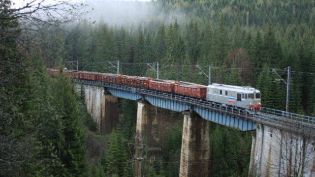 <p>
	Товарен влак на румънските железници. <em>Снимка: Архив,&nbsp; CFR Marfa</em></p>
