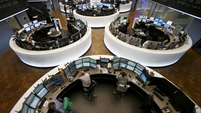 <p>
	Фондовата борса във Франкфурт. <em>Снимка: Ройтерс</em></p>
