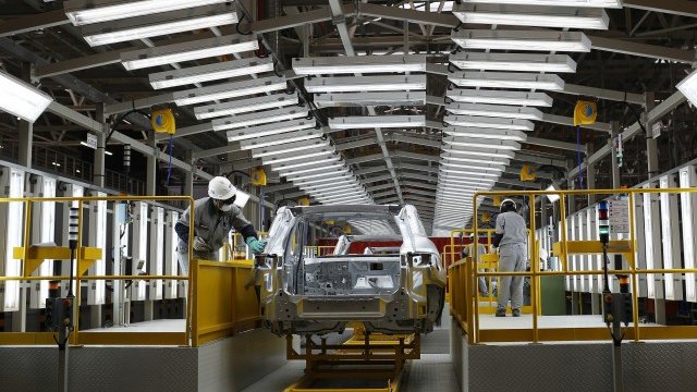 <p style="text-align: justify;">
	Производствена линия на&nbsp;завод на Jaguar Land Rover в Китай. <em>Снимка: Ройтерс</em></p>
