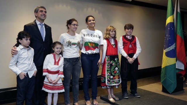 <p>
	Държавният глава Росен Плевнелиев на среща с българската общност в бразилския мегаполис Сао Пауло. <em>Снимка: президентска прес служба</em></p>
