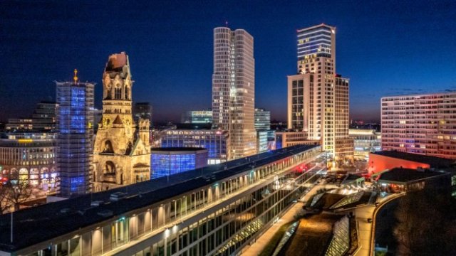 <p>
	<em>Нощно небе в Берлин. Снимка: Getty</em></p>
