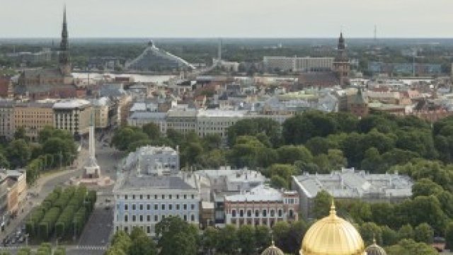 <p>
	Изглед от Рига.&nbsp;<em>Снимка: Jasper Juinen/Bloomberg</em></p>
