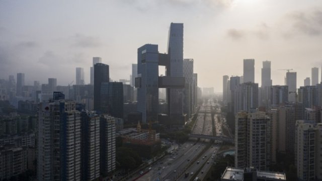 <p>
	Централата на Tencent в Шънджън. <em>Снимка:&nbsp;Qilai Shen/Bloomberg</em></p>
