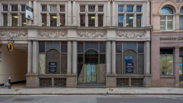 <p>
	<em>Затворен магазин в Лондон. Снимка:&nbsp;Tom Skipp/Bloomberg</em></p>
