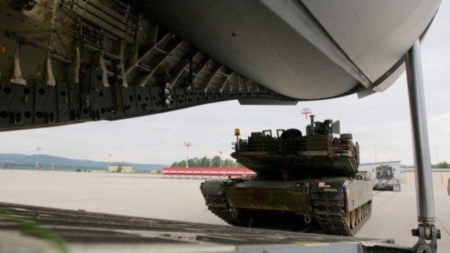 <p>
	Американски танкове M1A2 Abrams. <em>Снимка: БГНЕС/www.army.mil</em></p>
