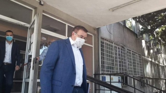 <p>
	Здравният министър проф. д-р Костадин Ангелов.&nbsp;<em>Снимка: БГНЕС</em></p>
