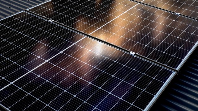 САЩ дават милиарди за насърчаване на покривните солари