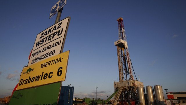 <p>
	През март полското правителство намали очакванията си за резервите на страната от шистов газ.<em> Снимка: Ройтерс</em></p>
