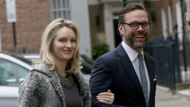 <p>
	Джеймс Мърдок със съпругата си Катрин. <em>Снимка: Ройтерс</em></p>
