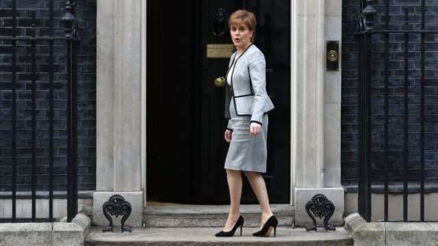 <p>
	Шотландският премиер по време на посещение на &quot;Даунинг Стрийт&quot;. <em>Simon Dawson/Bloomberg</em></p>
