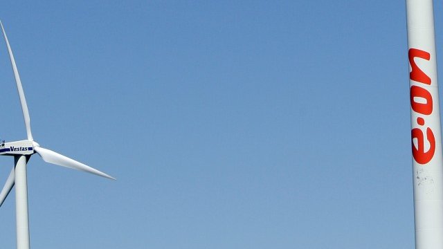 <p>
	След окончателната раздяла&nbsp;E.ON възнамерява да се концентрира над бизнеса с&nbsp;<span style="line-height: 12px;">възобновяеми енергийни източници, мрежи и продажби. <em>Снимка: Ройтерс</em></span></p>
