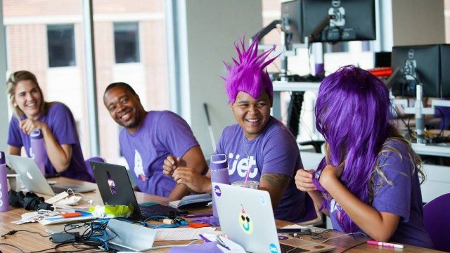 <p>
	Служители на&nbsp;Jet.com в деня на стартирането на дейността на дружеството<em>. Снимка:&nbsp;Jet.com</em></p>
