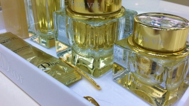 Адвокат: Актът за цифрови услуги ще пребори търговията с фалшива козметика