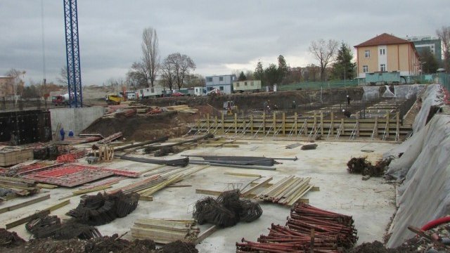 <p>
	Най-късната дата за предаване на готовите обекти е 14 ноември, до когато трябва да бъде завършен паркингът на парка. <em>Снимка: София Тех Парк</em></p>
