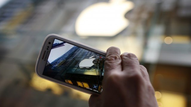 <p>
	Samsung и Apple - патентната сага продължава. <em>Снимка: Ройтерс</em></p>
