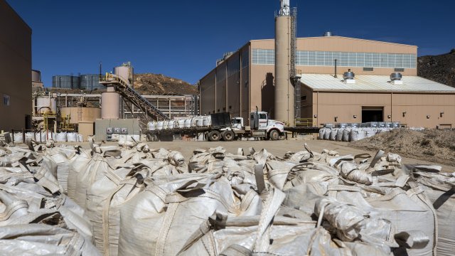 Мината на MP Materials Corp в Маунтин Пас. Снимка: Joe Buglewicz/Bloomberg