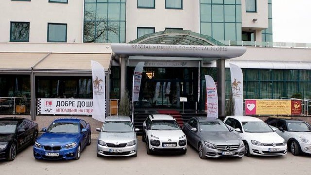 <p>
	Номинираните автомобили, които журито изпробва в масов тест, проведен през ноември. Снимка: Прес Авто Клуб България</p>
